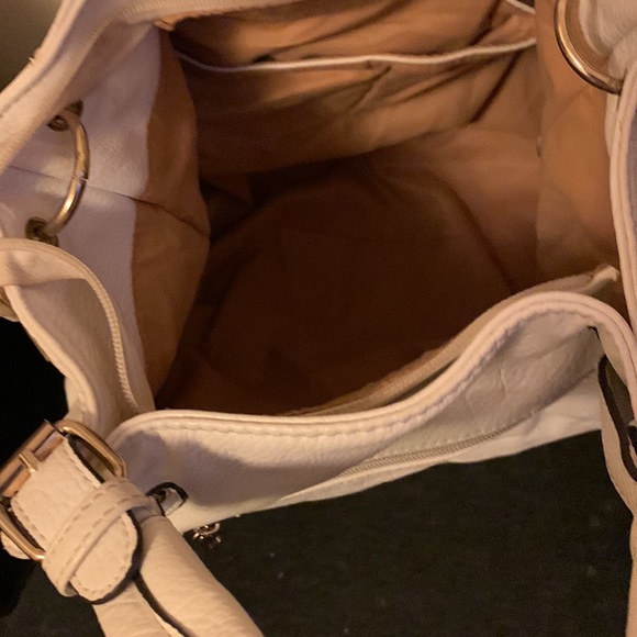 Michael Kors large bag. Used a few times. Almost new. - Picture 3 of 6